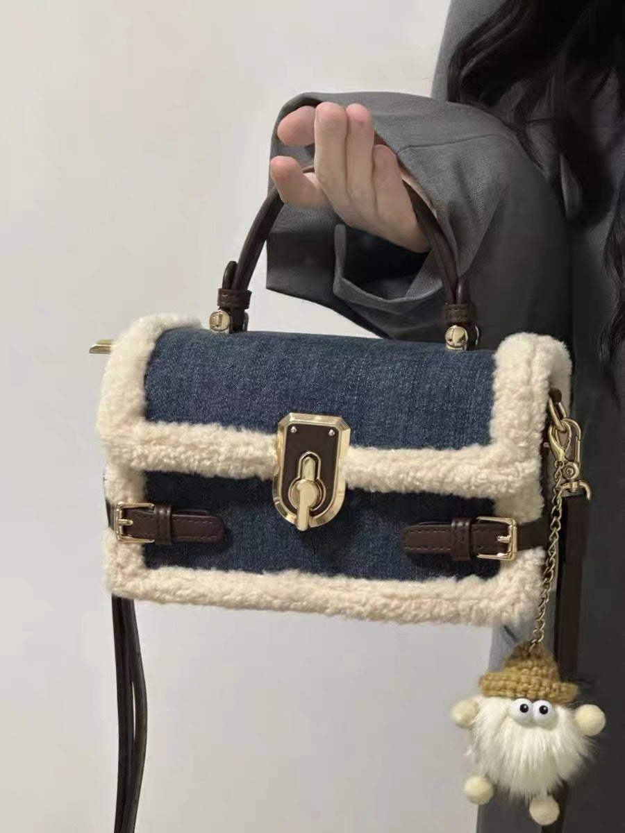 Borsa a tracolla coordinata in lana di agnello e denim patchwork