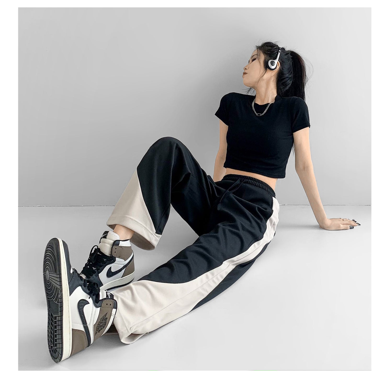 Loose Fitting Fashionable Sports Pants For Women