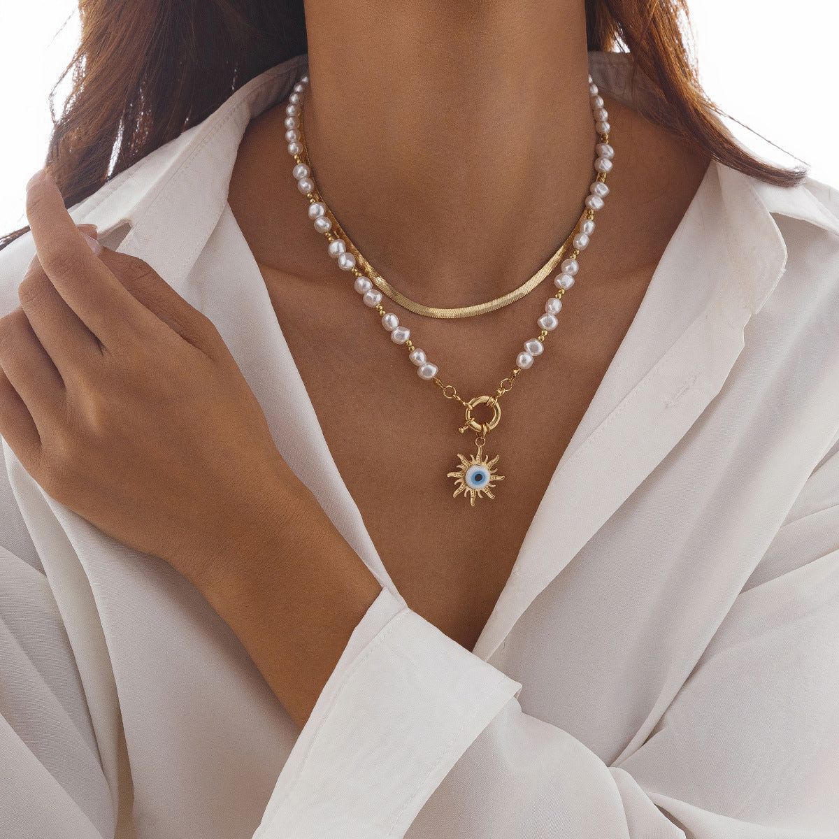 Collana di perle infilate in stile etnico di forma speciale