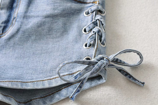 Pantaloncini di jeans con fiocco alla moda e personalizzati