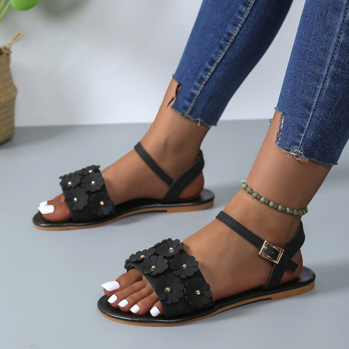 Retro Flowers Sandals Summer Casual Versatile Round Toe Buckle Flat Beach Roman Shoes