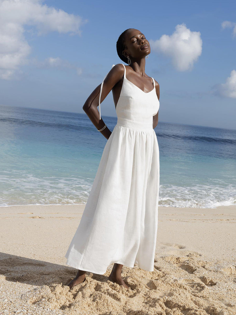 Neues elegantes Kleid aus reiner Baumwolle mit V-Ausschnitt und Trägern