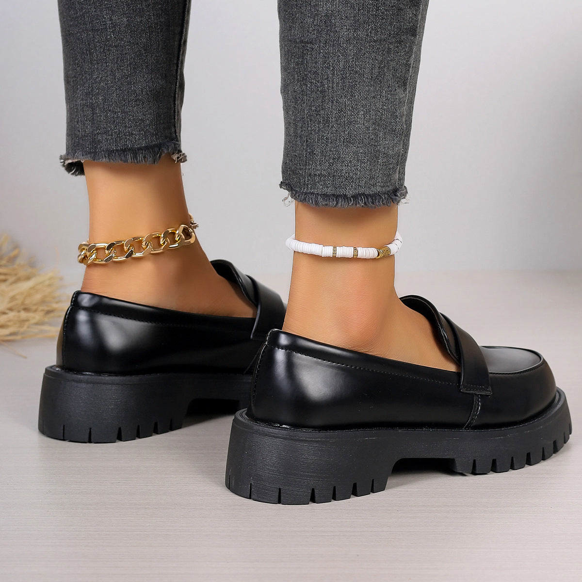 Schwarze Loafer im britischen Stil mit Plateausohle