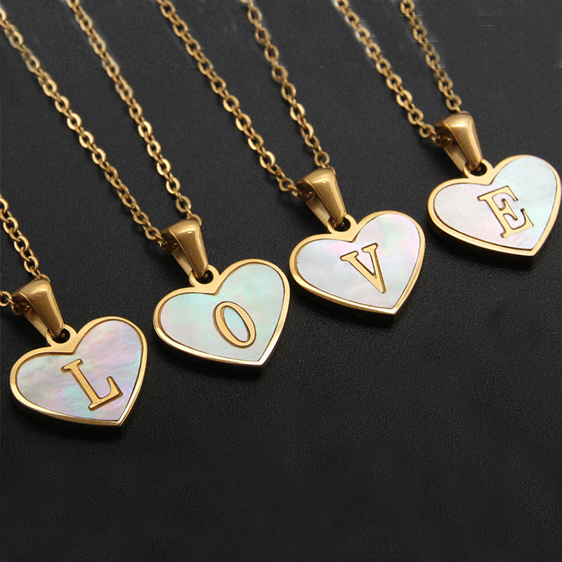 Collana a forma di cuore con 26 lettere, conchiglia bianca, catena per clavicola, moda, collana personalizzata per donne, gioielli per San Valentino