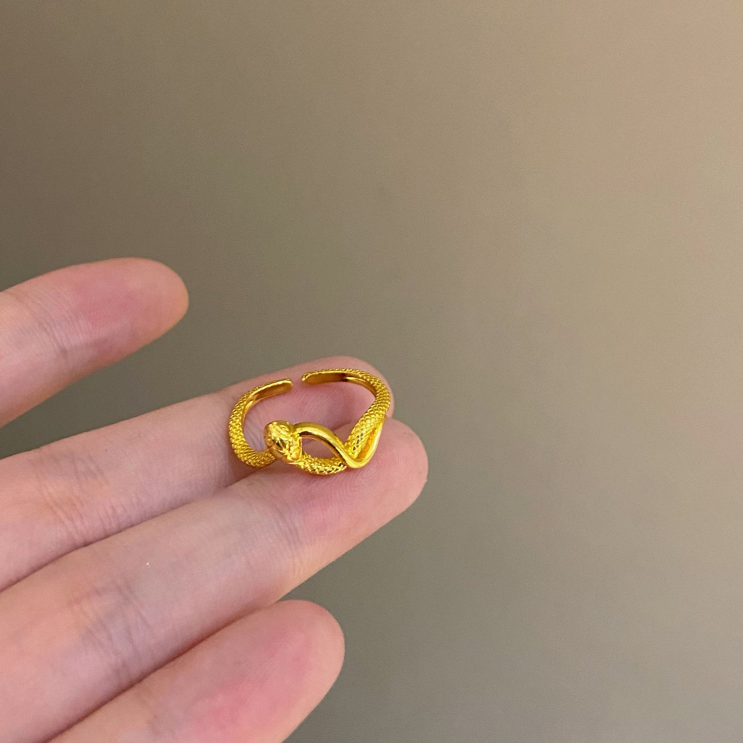 Anello serpente con zirconi micro intarsiato da donna